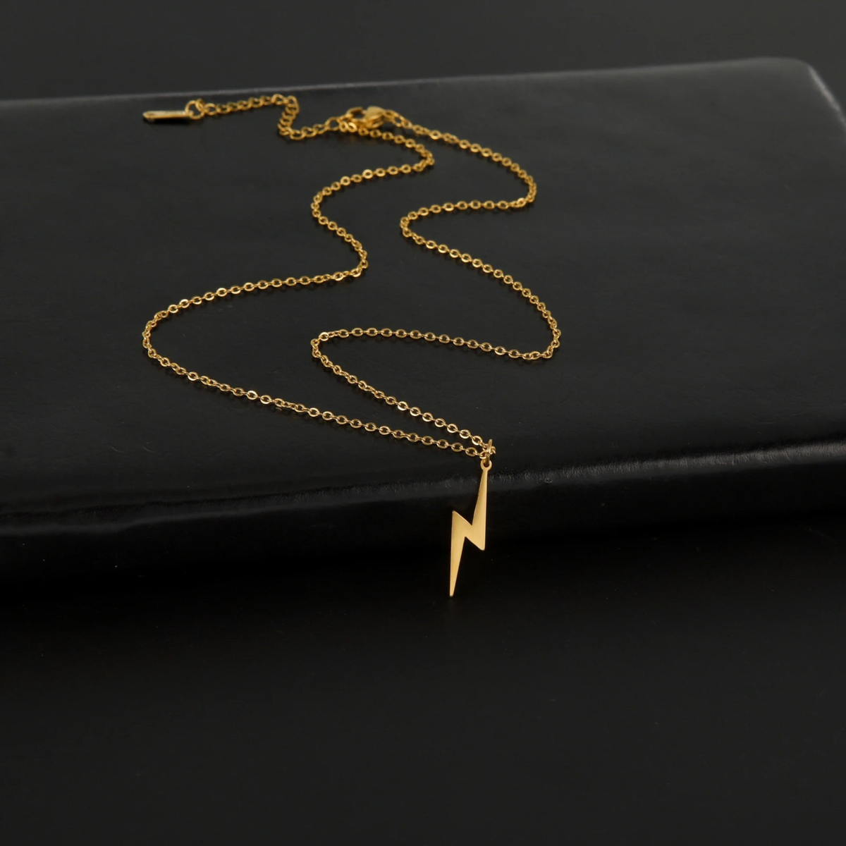 Zola – Stainless Steel Lightning Pendant Necklace