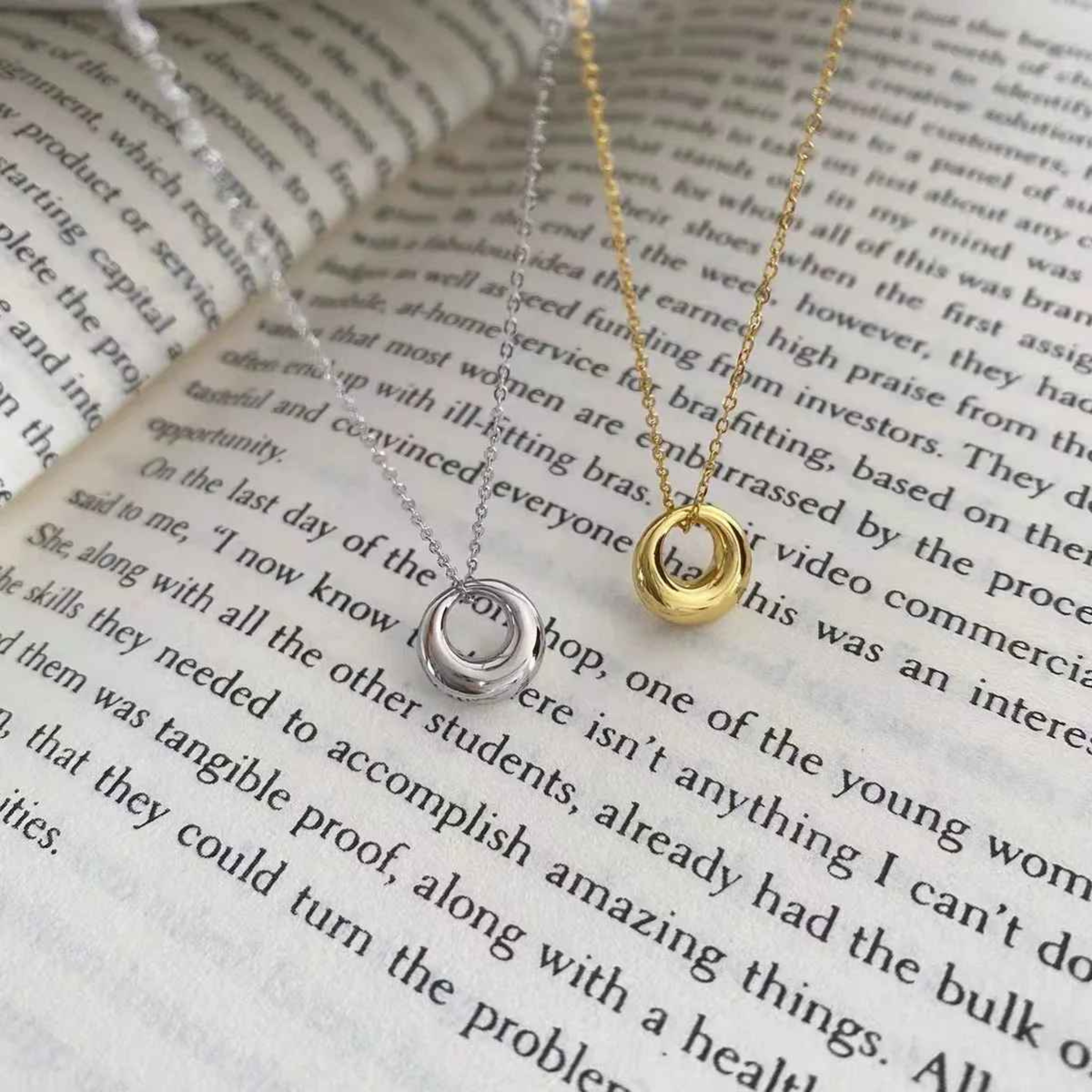 Duara – Stainless Steel Geometric Circle Pendant Necklace