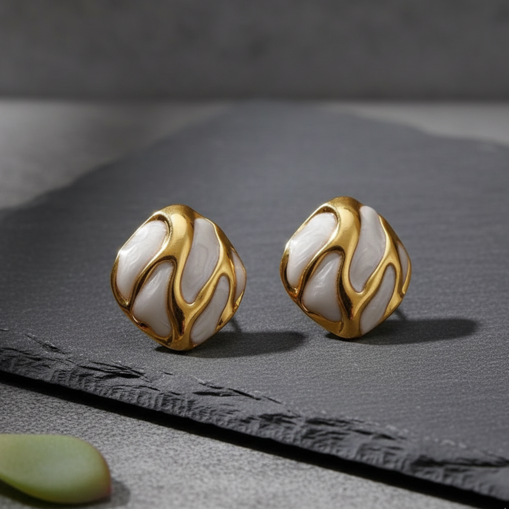 Kovu – Coloured Resin Oval Teardrop Stud Earrings