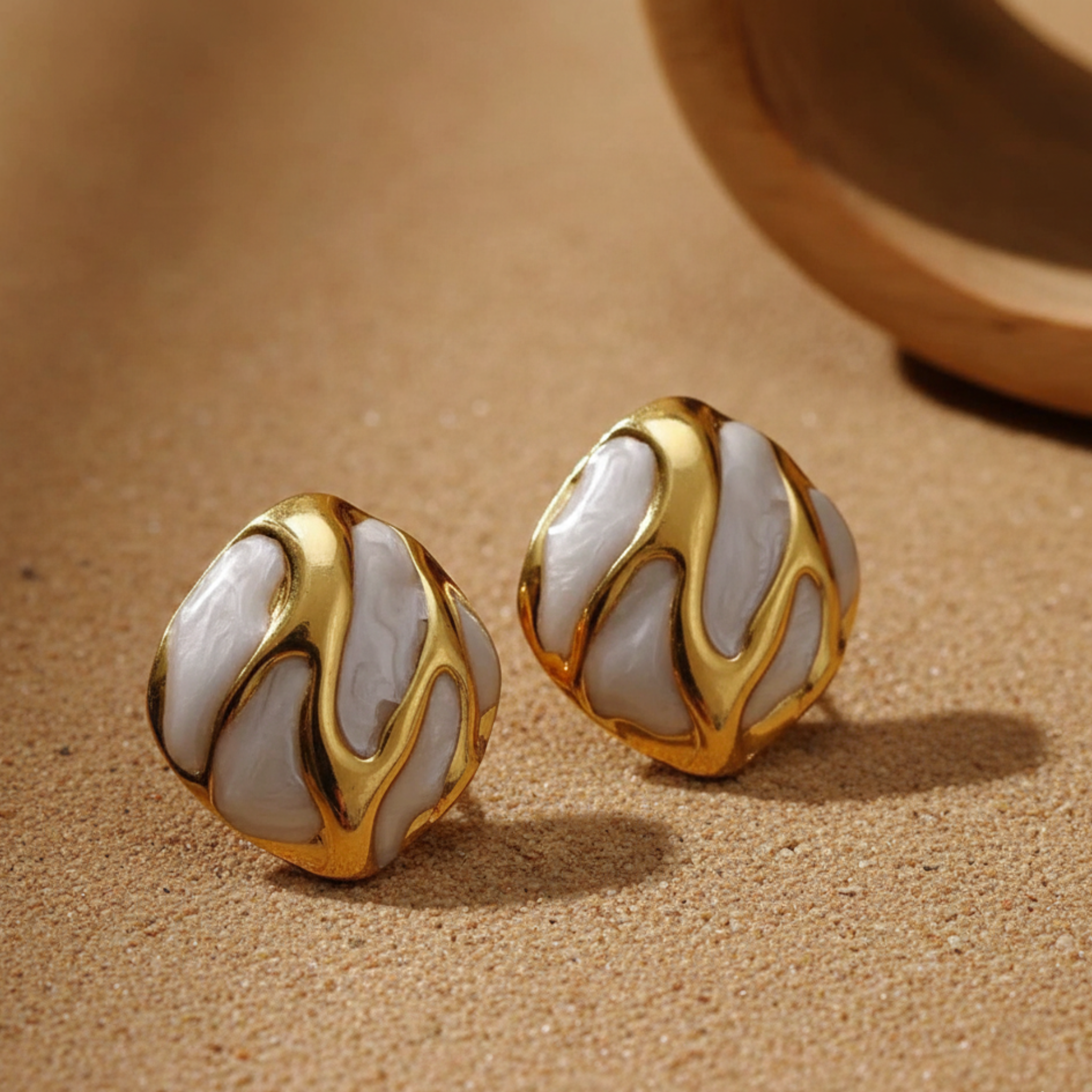 Kovu – Coloured Resin Oval Teardrop Stud Earrings