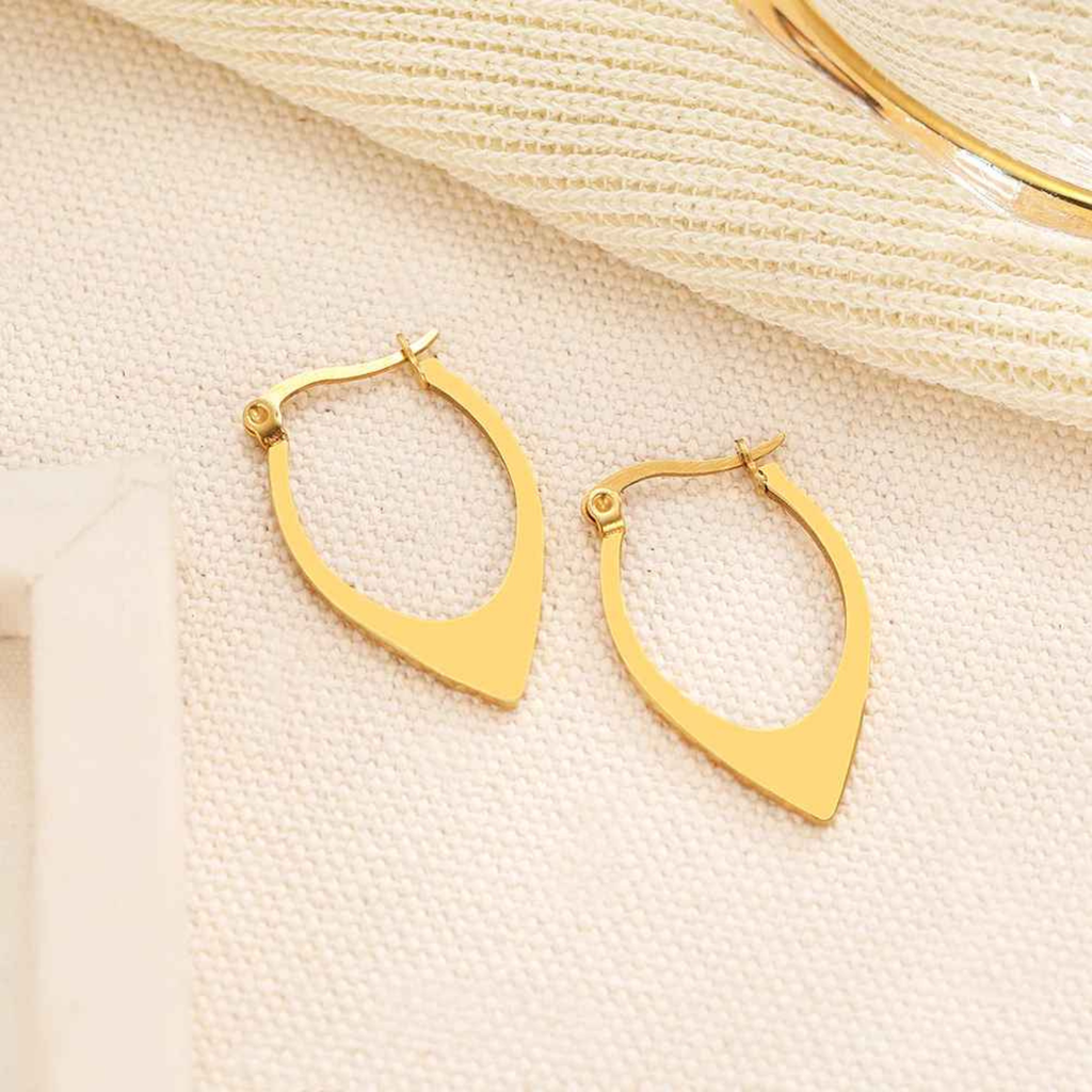 Mera – Hollow Round Stainless Steel Stud Earrings