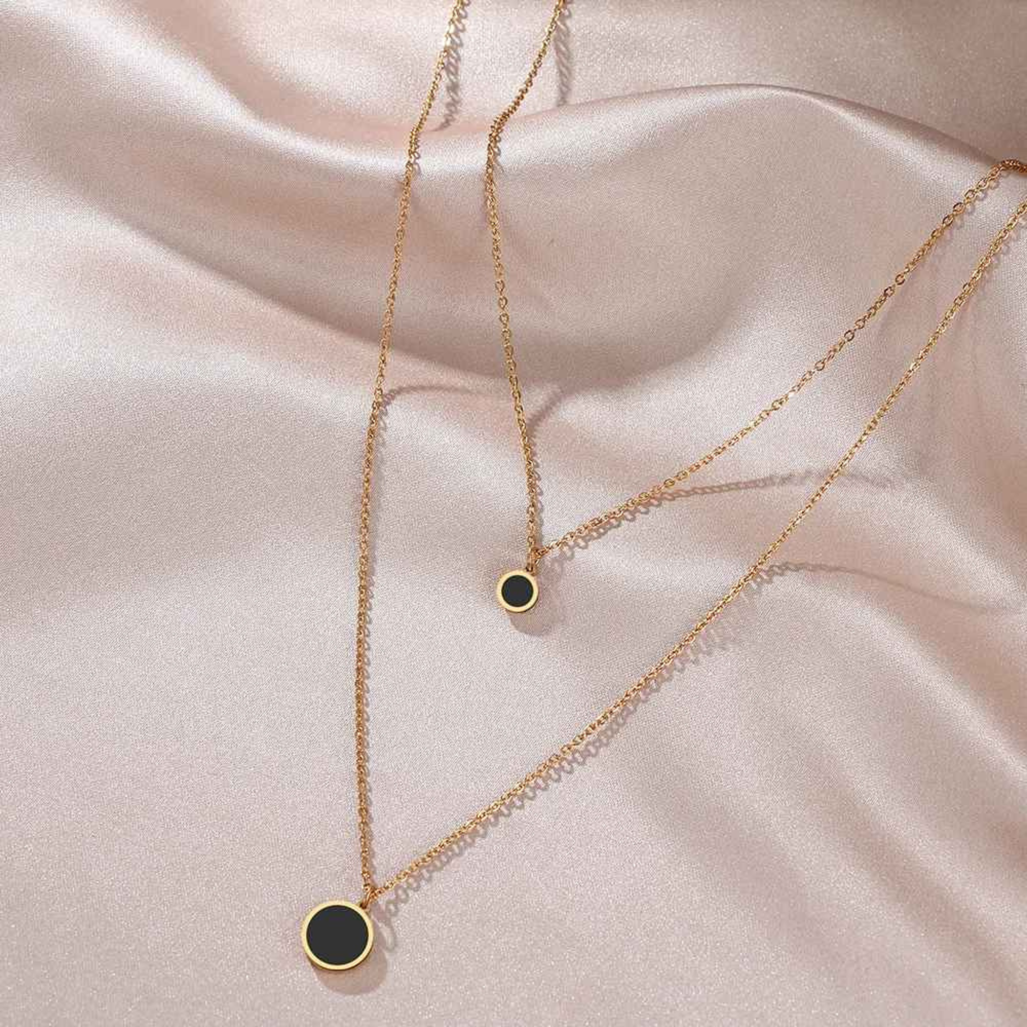 Nami – Layered Circle Pendant Necklace