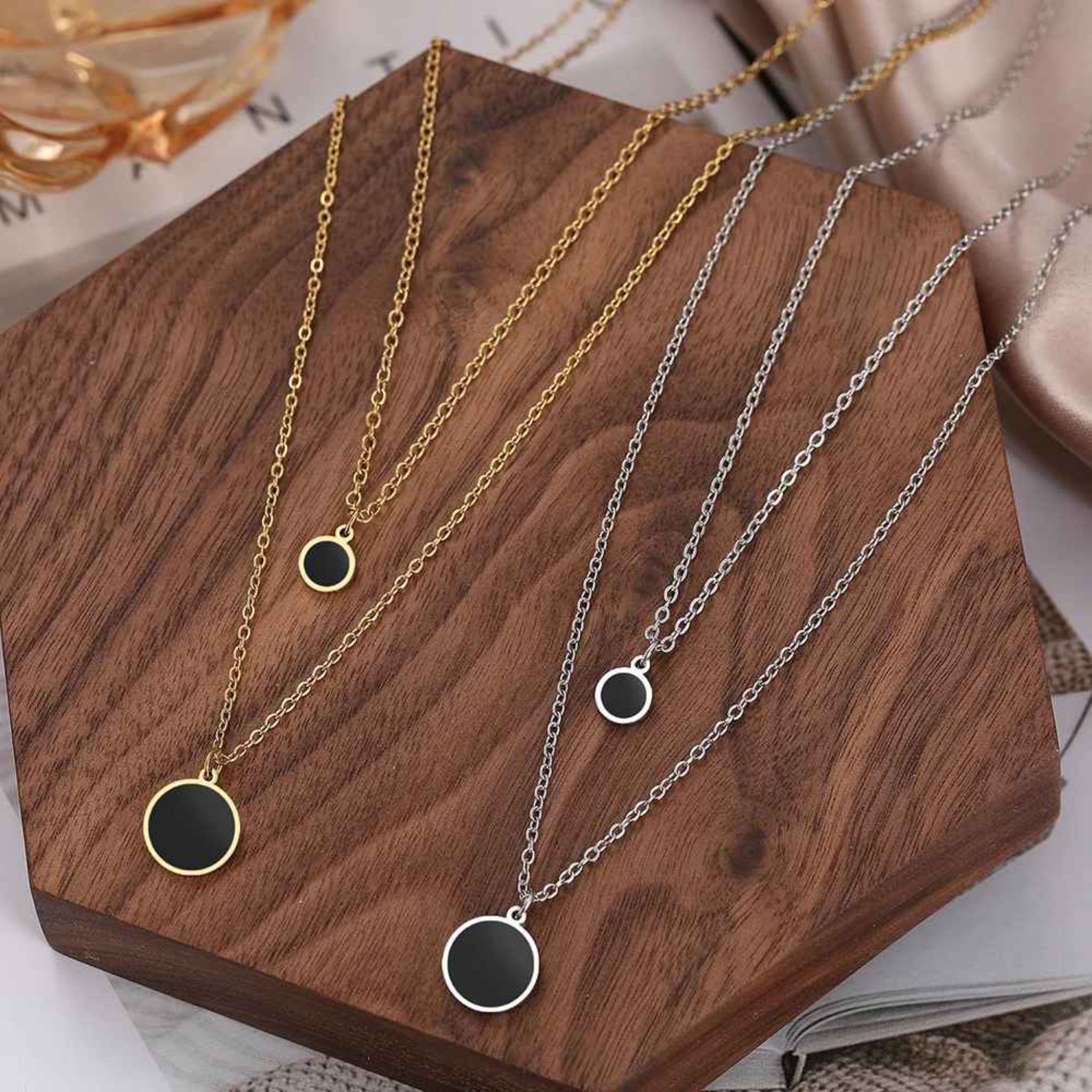 Nami – Layered Circle Pendant Necklace