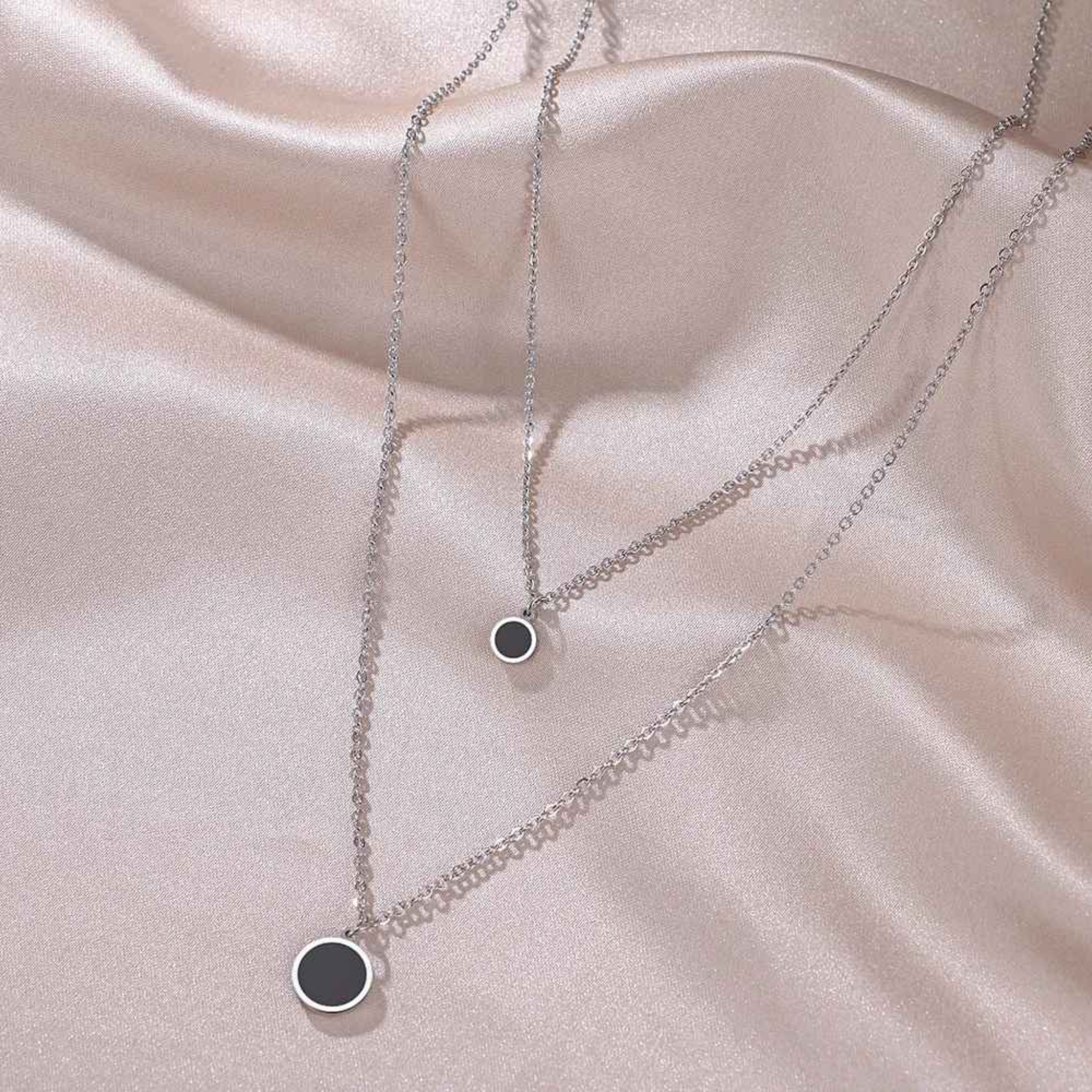 Nami – Layered Circle Pendant Necklace