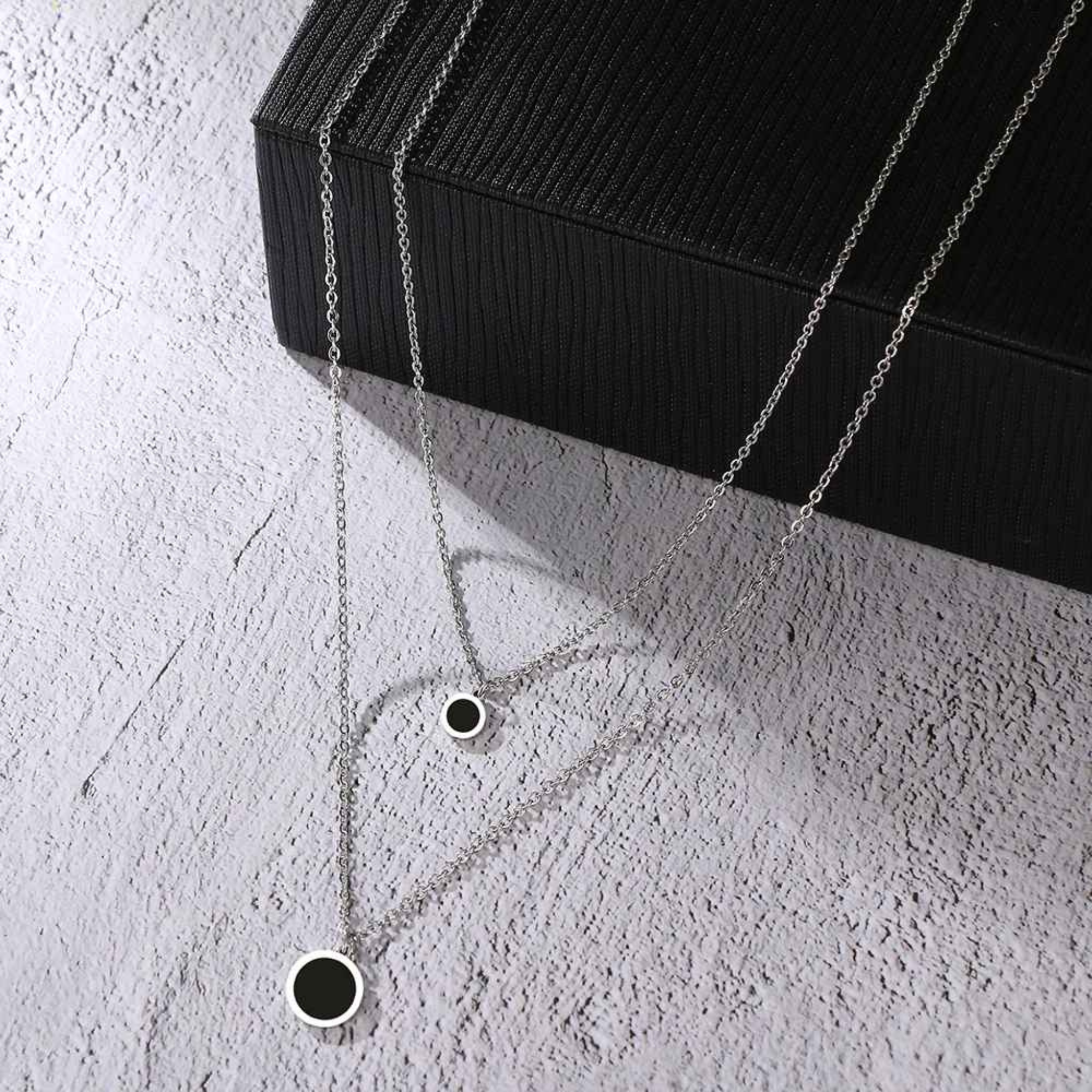 Nami – Layered Circle Pendant Necklace