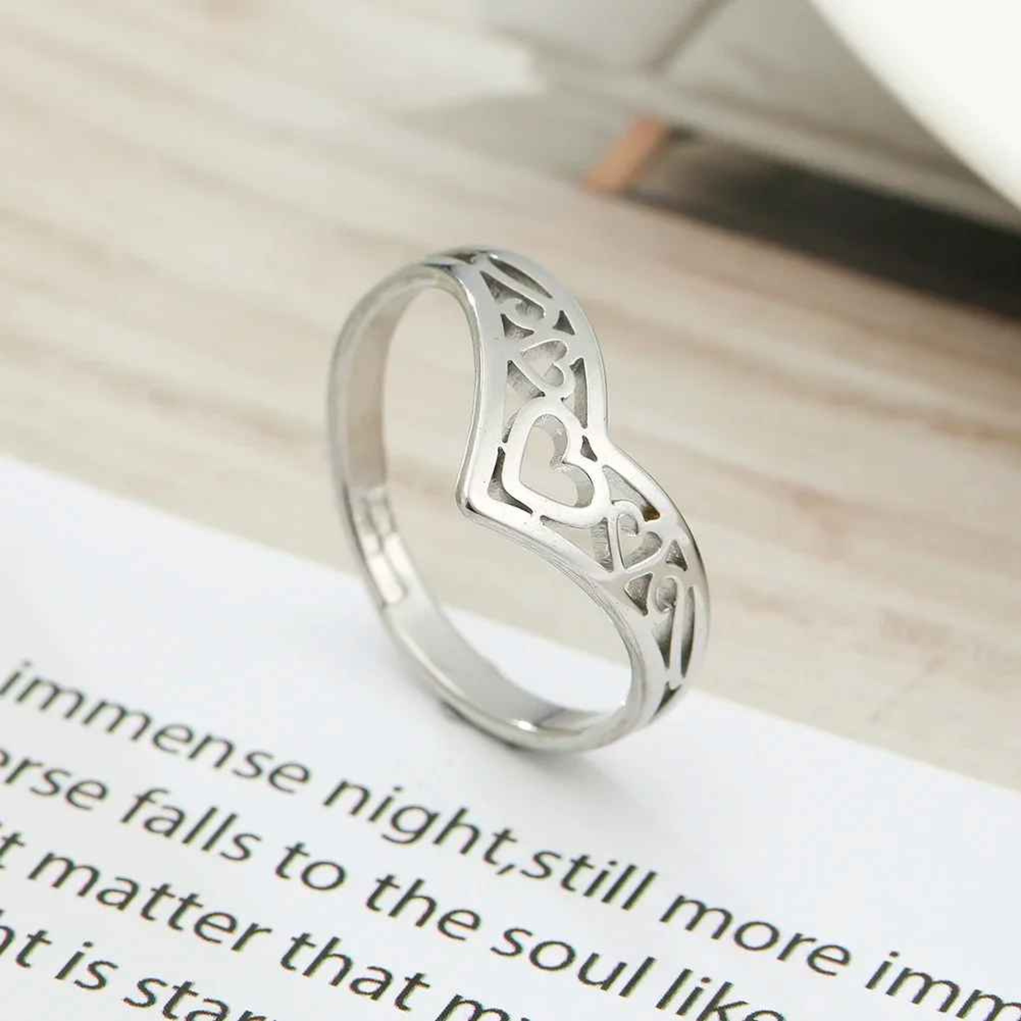 Rivo – Stainless Steel Hollow Heart Ring