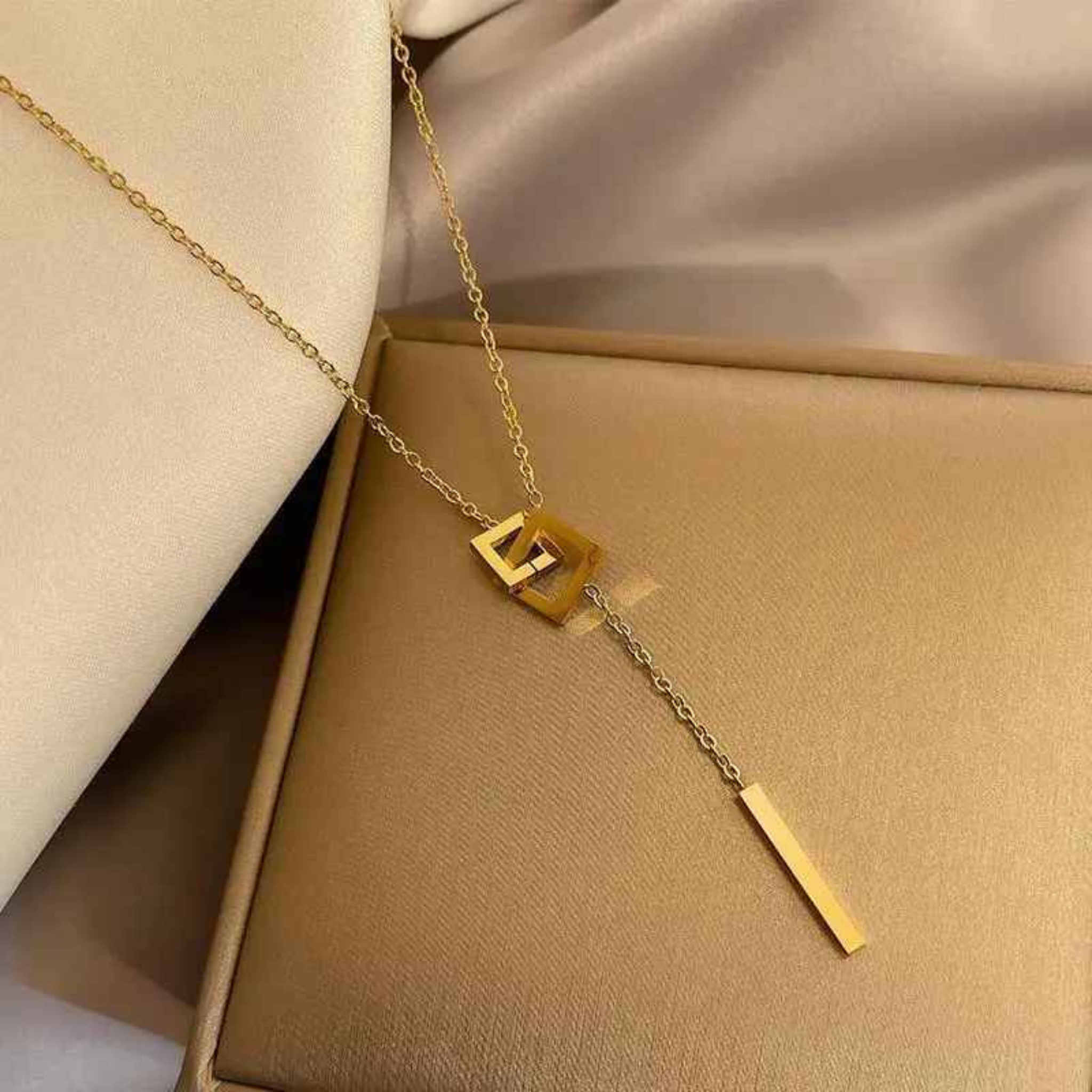 Sera – Stainless Steel Interlocking Squares & Tassel Pendant Necklace